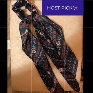 Floral boho print scarf scrunchie🌼🌚🌹